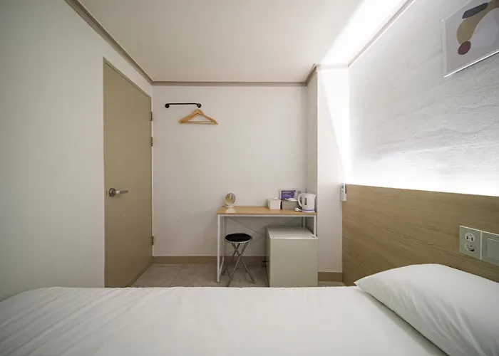 Hostel J5