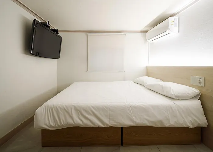 Hostel J5